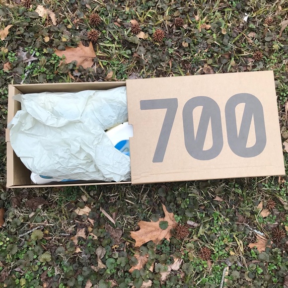 Yeezy 700 V3